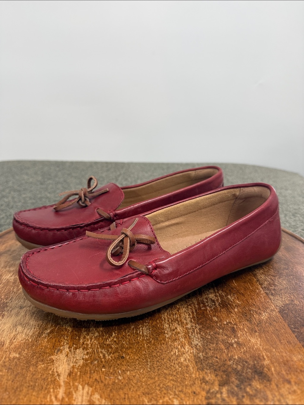 Clarks Collection Shoe Wm 8.5 Red Leather Moccasin Loafer Slip On Casual Comfort